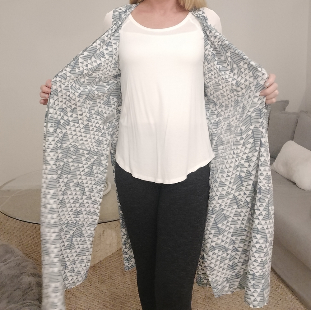 Women's Lula Roe Duster - Picture 4 of 11